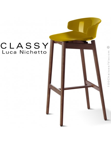 Tabouret design Classy, piétement bois de Frêne teinté brun, assise coque plastique couleur jaune curry.