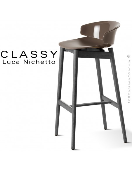 Tabouret design Classy, piétement bois de Frêne teinté noire, assise coque plastique couleur argile.