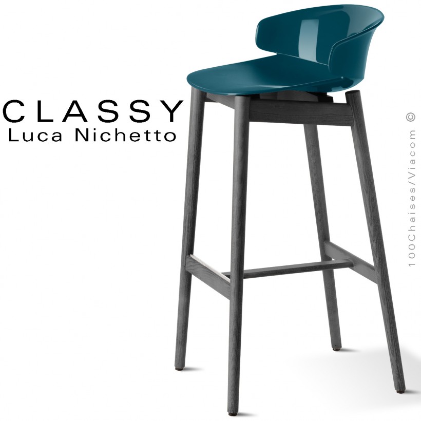Tabouret design Classy, piétement bois de Frêne teinté noire, assise coque plastique couleur bleu d'eau.