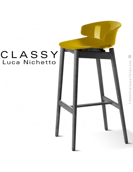 Tabouret design Classy, piétement bois de Frêne teinté noire, assise coque plastique couleur jaune curry.