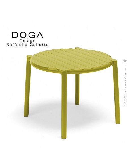 Table basse design DOGA, structure plastique couleur jaune d'or.