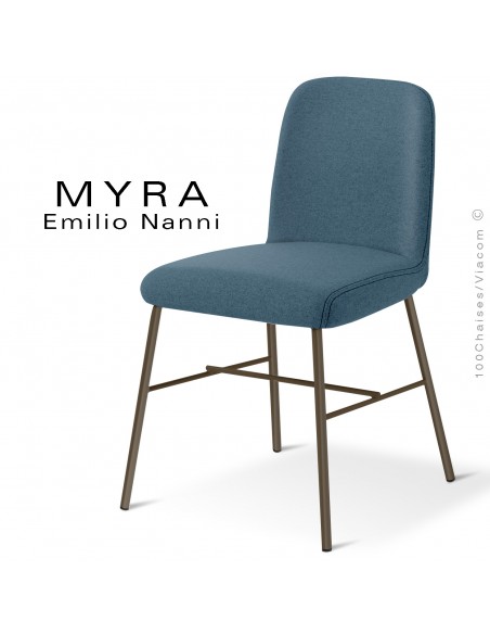 Chaise design MYRA, piétement peint marron, assise tissu bleu foncé.