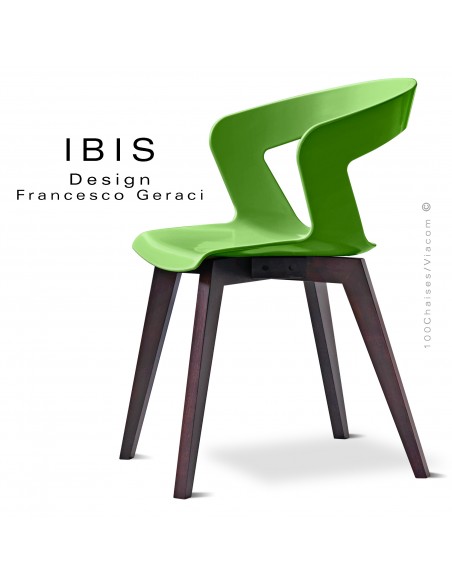 Chaise IBIS, piétement bois de hêtre vernis brun, assise coque couleur verte.