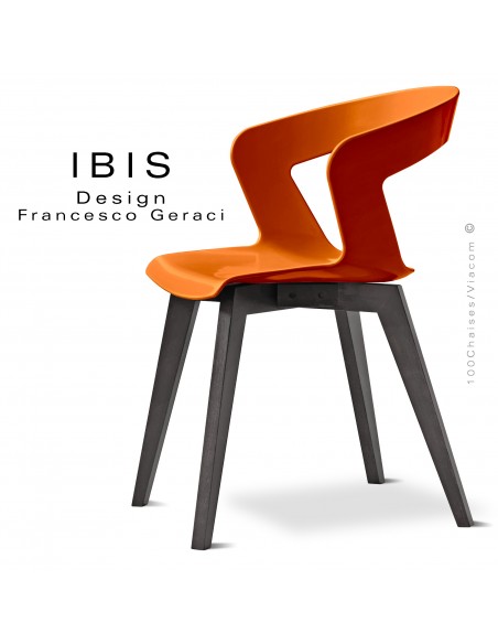 Chaise IBIS, piétement bois de hêtre vernis ou teinté noir, assise coque couleur orange.
