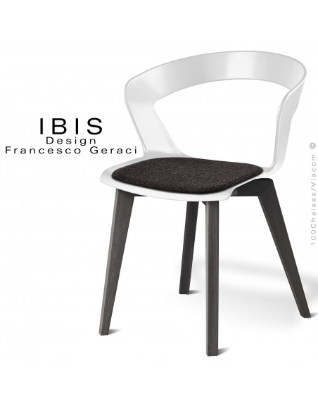 Chaise design IBIS, piétement bois vernis noir, assise coque couleur blanche avec coussin anthracite.