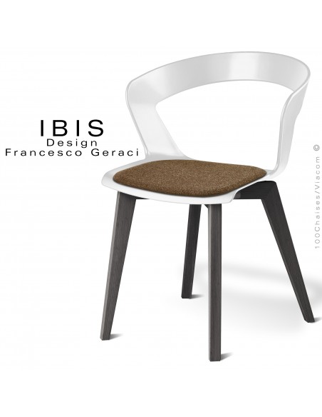 Chaise design IBIS, piétement bois vernis noir, assise coque couleur blanche avec coussin sable.