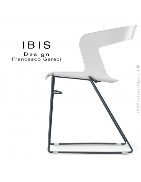 Chaise design IBIS, assise coque plastique blanche, piétement type luge peint anthracite.