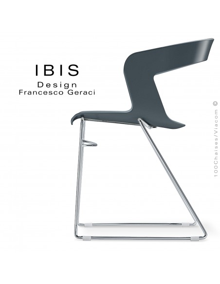Chaise design IBIS, assise plastique couleur anthracite, piétement type luge chromé brillant.
