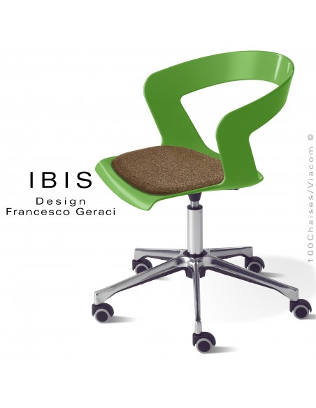 Chaise bureau IBIS, assise verte pivotante avec élévation, coussin sable, piétement aluminium brillant et roulettes. Chaise bureau IBIS, assise verte pivotante avec élévation, coussin sable, piétement aluminium brillant et roulettes.