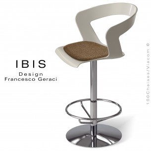 Tabouret de cuisine IBIS, piétement chromé brillant, assise coque gris Tourterelle avec coussin feutre sable.