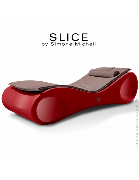 Chaise longue ou bain de soleil SLICE, structure plastique couleur rouge, avec coussin basic.