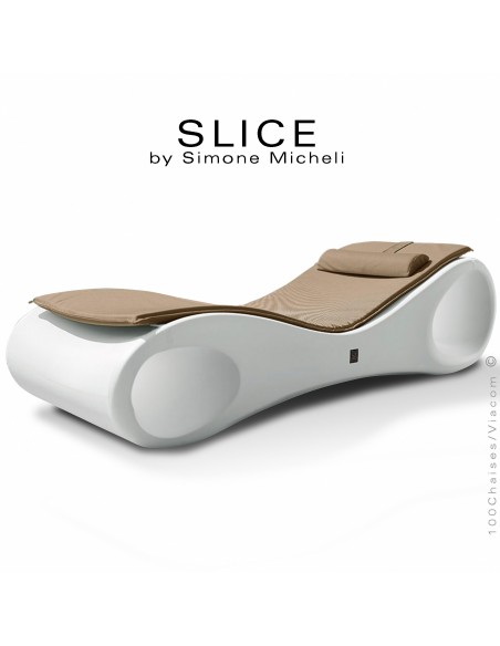 Chaise longue ou bain de soleil SLICE, structure plastique couleur blanc, avec coussin hydrofuge écru.