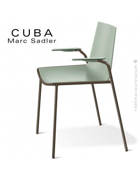 Fauteuil design CUBA, piétement 4 pieds peint marron, assise coque plastique couleur vert pistache avec accoudoirs.
