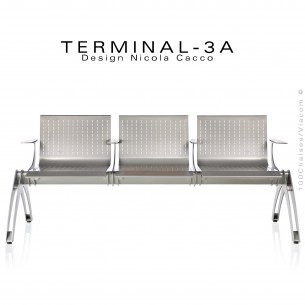 Banc design 3 places TERMINAL, assise tôle d'acier micro-perforé, finition peinture aluminium avec accoudoirs.