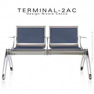 Banc design TERMINAL, assise deux places avec accoudoirs et coussins d'assises tissu bleu, finition structure peint aluminium.