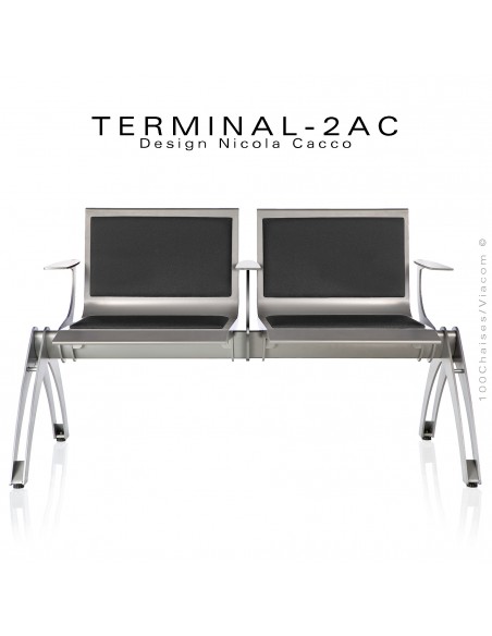 Banc design TERMINAL, assise deux places avec accoudoirs et coussins d'assises tissu noir, finition structure peint aluminium.