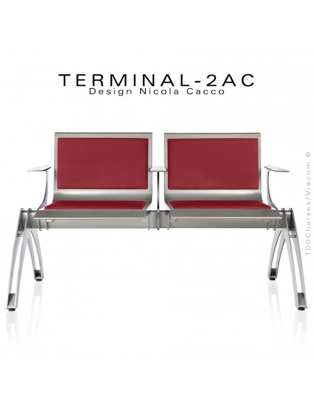 Banc design TERMINAL, assise deux places avec accoudoirs et coussins d'assises tissu rouge, finition structure peint aluminium.