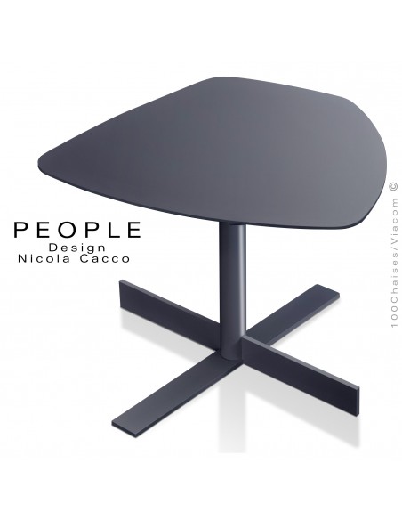 Table basse pour salon lounge PEOPLE, piétement peint anthracite, plateau type MDF, peint anthracite avec chant incliné.