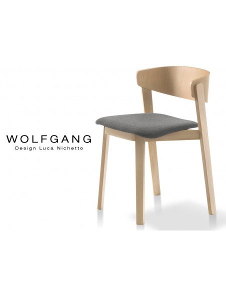 WOLFGANG chaise design en bois, vernis naturel, assise capitonnée couleur gris foncé.