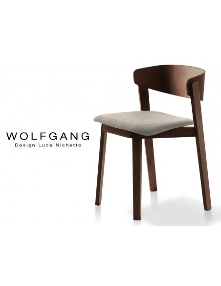 WOLFGANG chaise design en bois finition tabac, assise capitonnée crème.