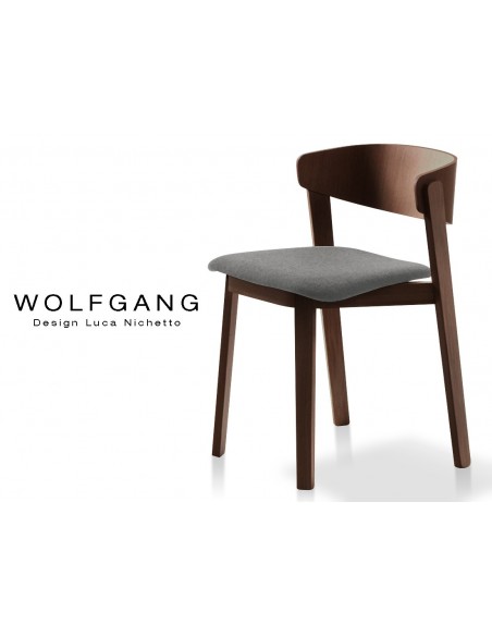 WOLFGANG chaise design en bois finition tabac, assise capitonnée gris foncé.