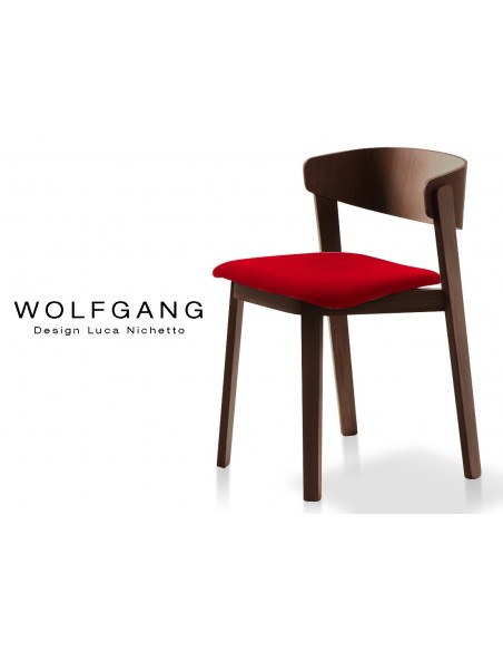 WOLFGANG chaise design en bois finition tabac, assise capitonnée rouge.
