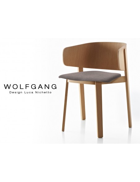 WOLFGANG fauteuil design en bois vernis noix, assise capitonnée marron.