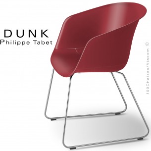 Fauteuil design DUNK, assise coque plastique couleur rouge Marsala, piétement type luge acier chromé brillant.
