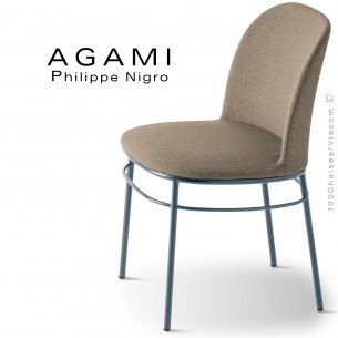 Chaise AGAMI, assise et dossier habillage tissu gris argile, piétement acier peint antracite.