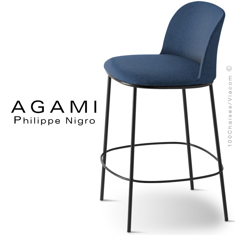 Tabouret de cuisine AGAMI, assise et dossier habillage tissu bleu foncé, piétement acier peint noir.