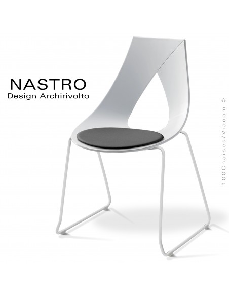 Chaise design NASTRO, piétement luge peint blanc, assise coque plastique blanche avec coussin d'assise cuir pour collectivités.