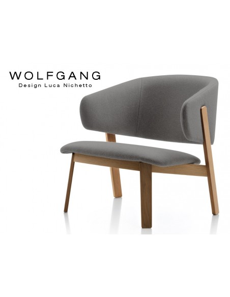 WOLFGANG lounge, fauteuil design bois, finition noix, assise capitonné gris foncé.