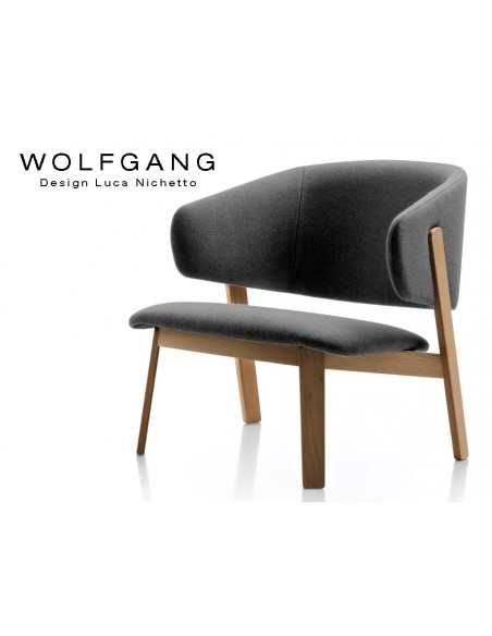 WOLFGANG lounge, fauteuil design bois, finition noix, assise capitonné noir.