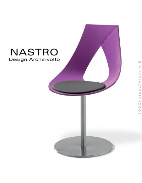 Chaise design NASTRO, colonne centrale sur platine de sol ronde inox, assise coque plastique couleur avec coussin d'assise.