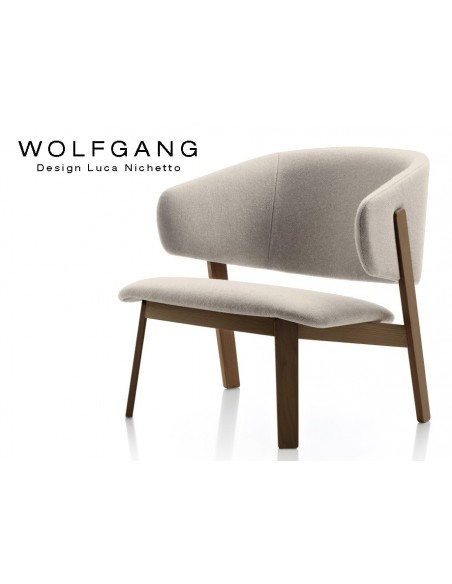 WOLFGANG lounge, fauteuil design bois, finition tabac, assise capitonné crème.