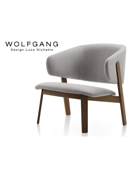 WOLFGANG lounge, fauteuil design bois, finition tabac, assise capitonné gris clair.