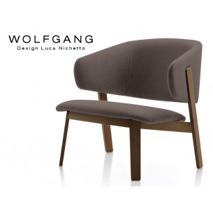 WOLFGANG lounge, fauteuil design bois, finition tabac, assise capitonné marron.