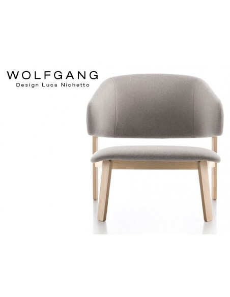WOLFGANG lounge, fauteuil design bois, capitonné gris clair, finition chêne naturel.
