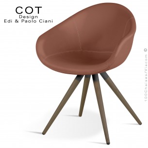 Fauteuil design COT, piétement bois de hêtre massif conique, assise garnie, habillage cuir Ginkgo couleur capuccino.