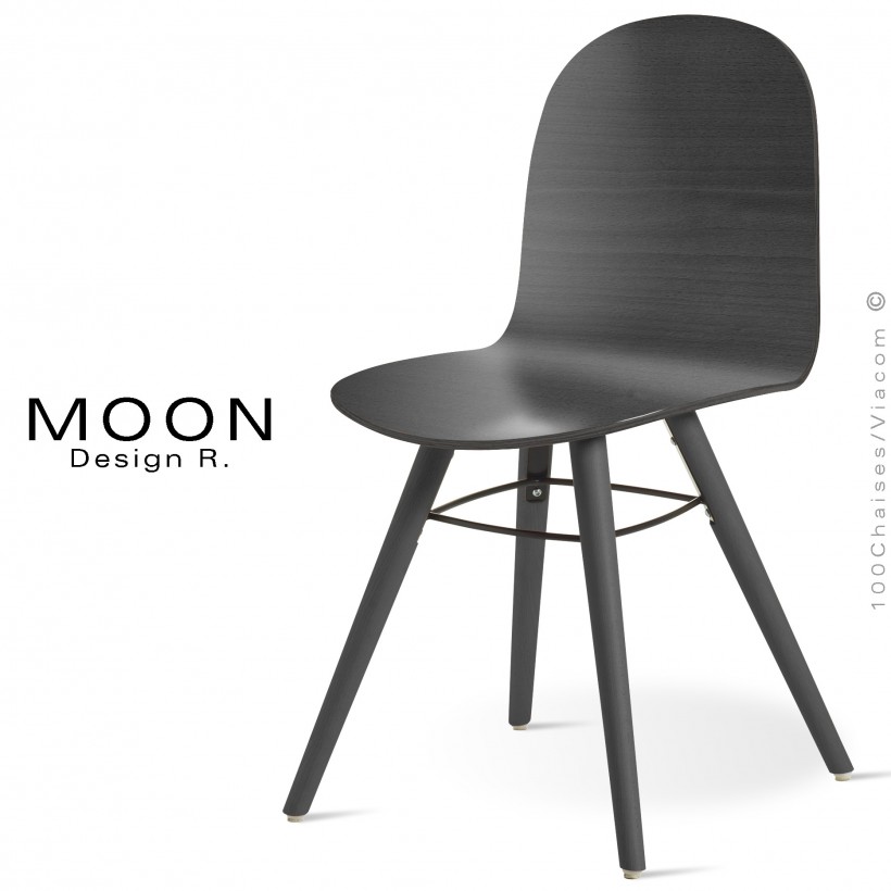 Chaise design bois vernis MOON, piétement bois de hêtre massif et conique, assise multiplis de bois de hêtre vernis.
