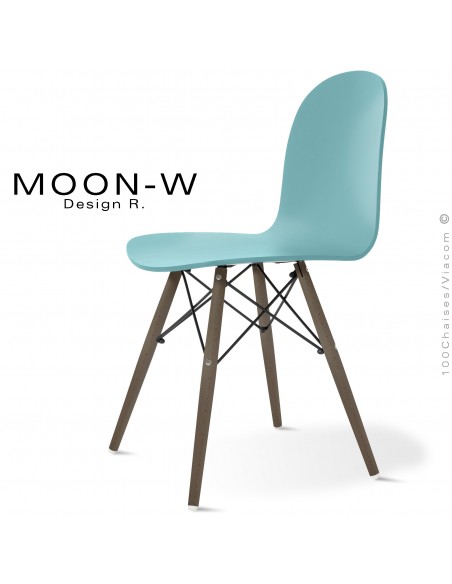 Chaise design MOON, piétement bois teinté Wengé, assise bleu clair, petite structure acier sous l'assise peint noir.
