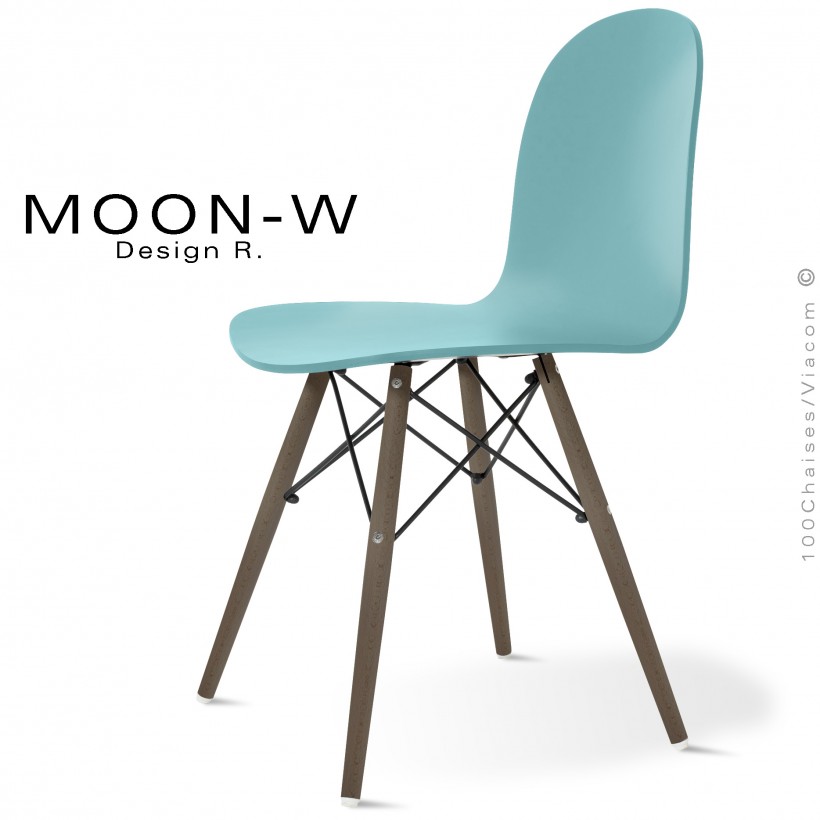 Chaise design MOON, piétement bois teinté Wengé, assise bleu clair, petite structure acier sous l'assise peint noir.