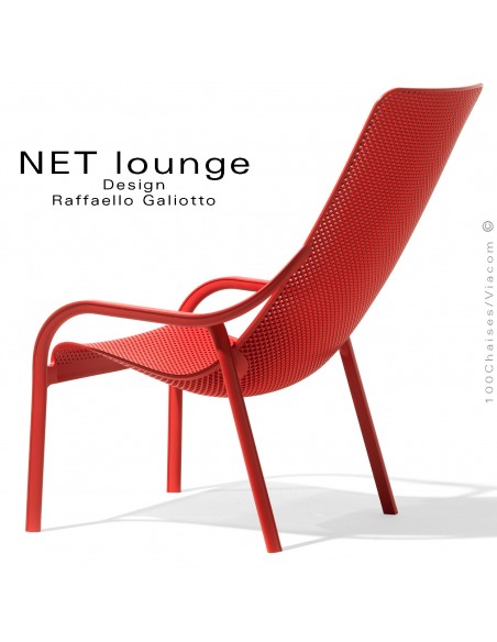 Fauteuil lounge NET, structure plastique, assise micro-perforé, couleur rouge corail, empilable.