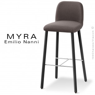 Tabouret de bar design MYRA, piétement bois vernis assise et dossier habillage tissu Medley du fabricant Gabriel.