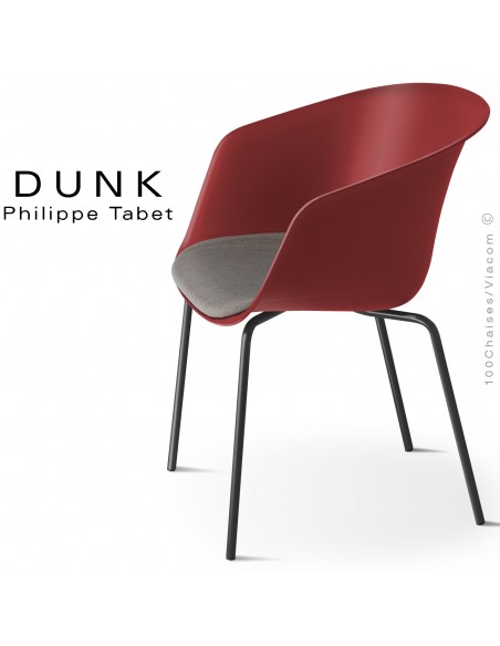 Fauteuil coque design DUNK, assise plastique rouge corail, piétement acier peint noir.