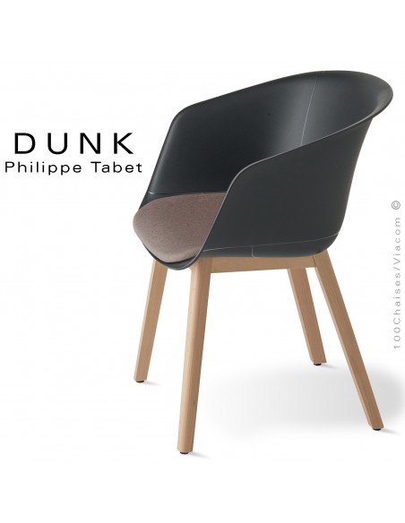Fauteuil esprit scandinave design DUNK, piétement bois massif de hêtre vernis, assise plastique couleur avec coussin tissu.
