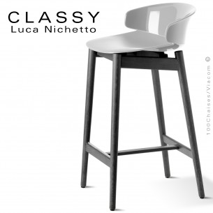 Tabouret de cuisine design CLASSY, piétement bois de Frêne vernis, assise coque plastique couleur.