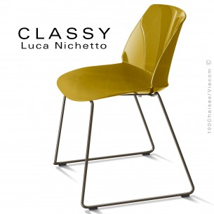 Chaise design CLASSY, piétement luge acier peint ou chromé brillant, assise coque plastique couleur, empilable, extérieur.