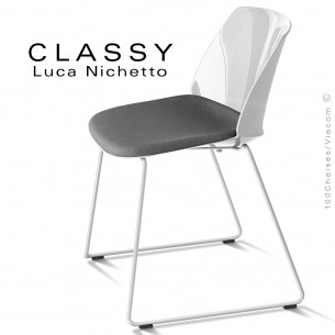 Chaise design confort CLASSY, piétement luge peint ou chromé brillant, assise coque plastique couleur avec coussin tissu.