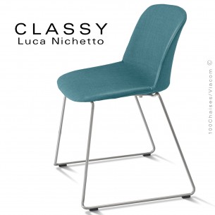 Chaise confort design CLASSY, piétement type luge chromé brillant, assise et dossier mousse habillage tissu Medley.